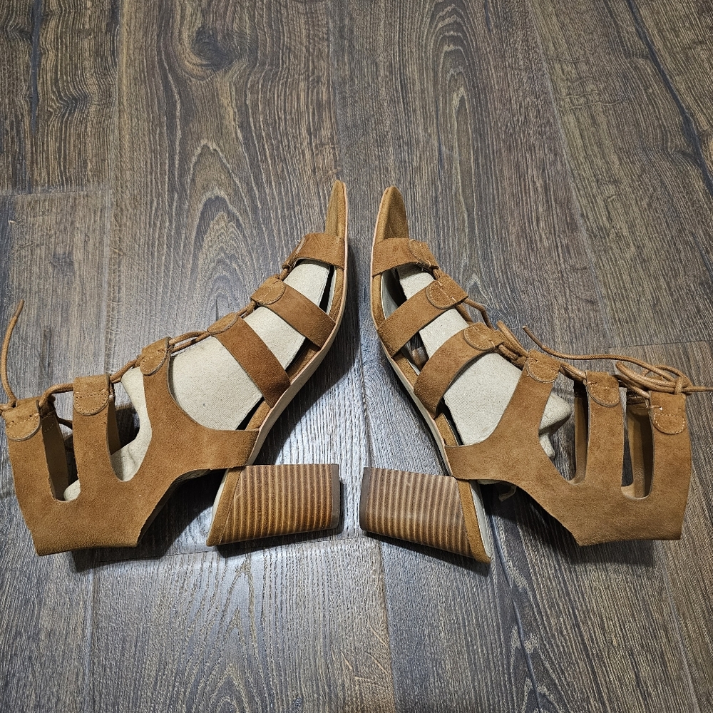 Marc Fisher Women's Gladiator Camel Leather Block Heel Lace-Up Sandals sz 9.5 - Picture 5 of 7